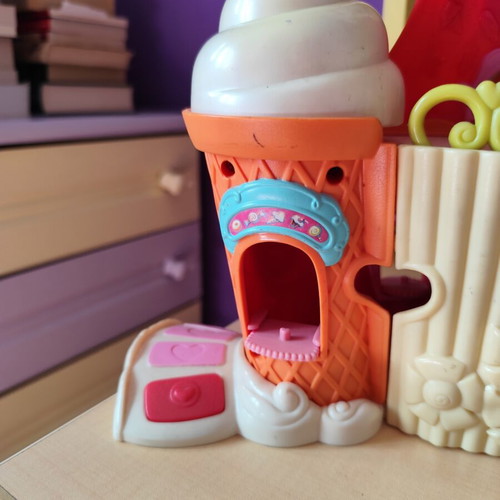 Strawberry Shortcake House used with some stains