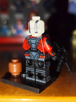 Deadshot φιγούρα σαν καινούργια με εξαρτήματα