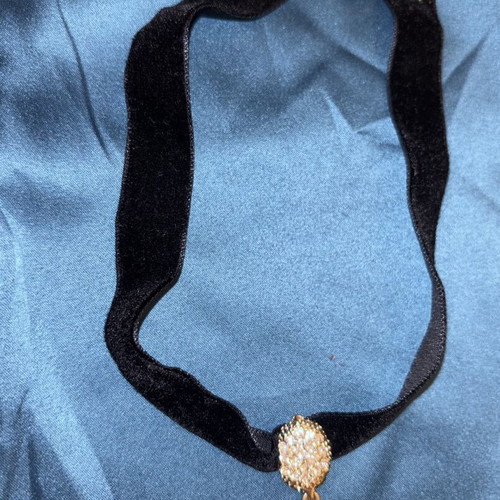 Velvet choker necklace like new with black stone and rhinestones