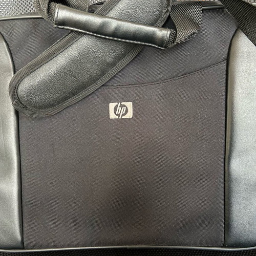 HP laptop bag like new, 15.6 inch, polyester and eco leather
