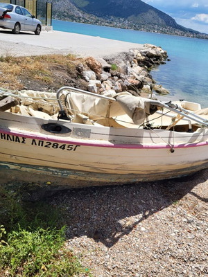 Πλαστική βάρκα 4,38μ με τρέιλερ, άδεια και εξοπλισμό μεταχειρισμένη