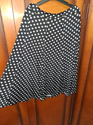 Women's knee-length skirt like new, black with white polka dots