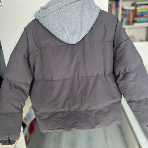 Pretty Little Thing women's oversized puffer jacket new, size 34, gray