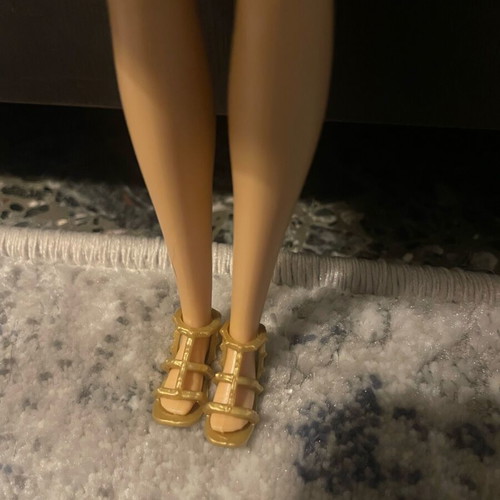 Barbie Mattel 2016 like new with clothes and accessories