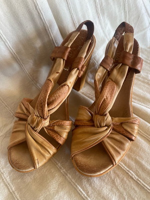 Toi & Moi women's sandals size 37 used, beige, made in Spain