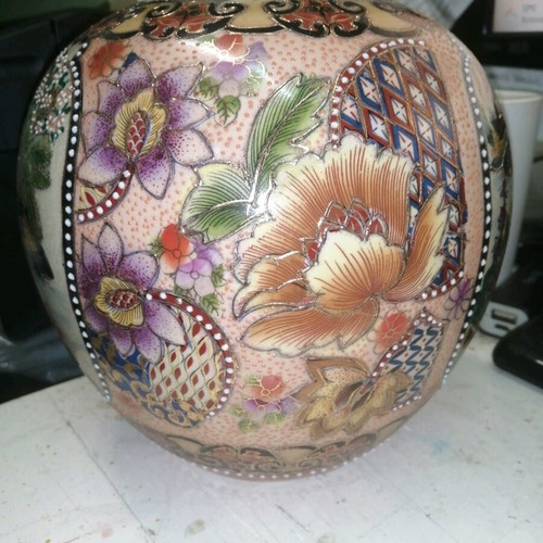 SATSUMA vase like new, 18 cm, embossed decorations