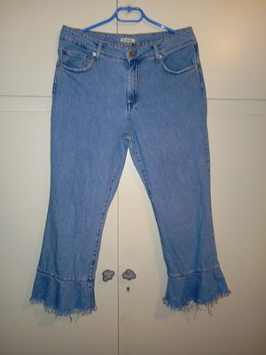 Stradivarius summer cropped jeans with ruffles, like new, large