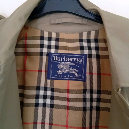 Burberry unisex trench coat like new, beige, size L
