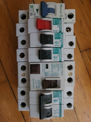 Rail fuses used, set with Moeller and Geyer switches