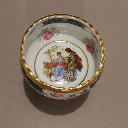 France Royale footed bowl used with 22k gold, 14 cm height and 12 cm width