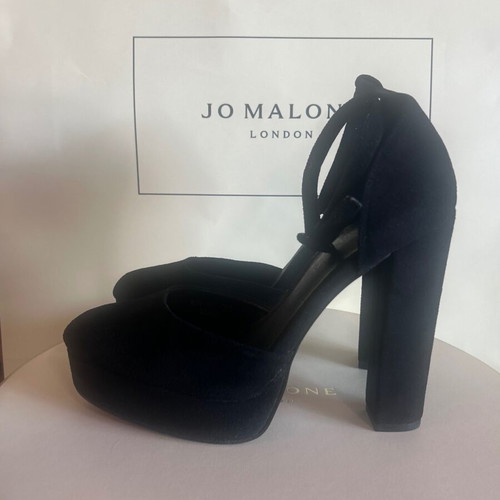 Voi&Noi black suede platform heels size 41 like new with chunky heel