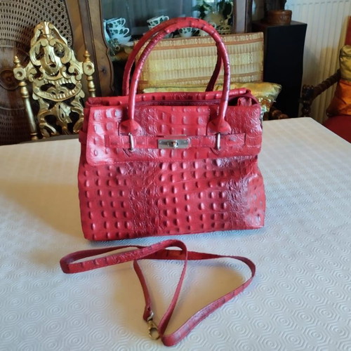 Red medium bag faux crocodile style like new, 35 cm