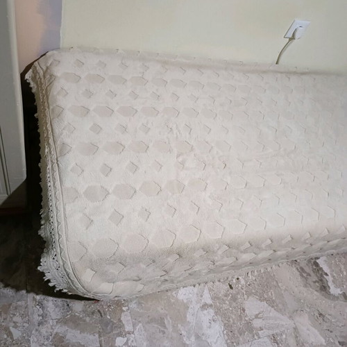 Blanket throw like new, 240×220 cm, beige with embossed pattern