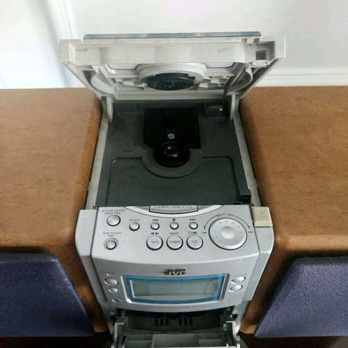 Mini stereo system JVC used with detachable speakers