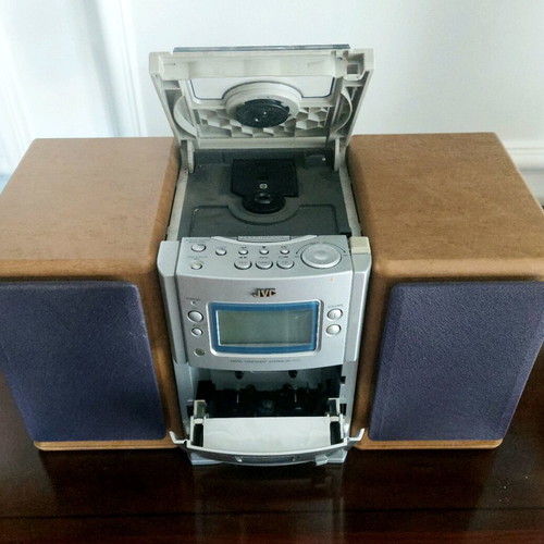 Mini stereo system JVC used with detachable speakers