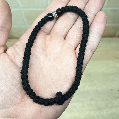 Woolen round 50-knot komboskini custom made, black