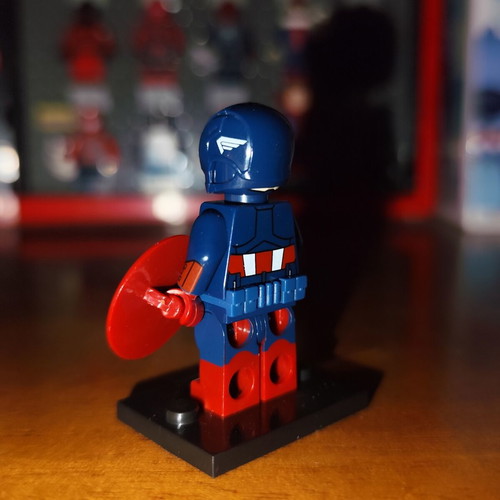 Captain America Steve Rogers figure like new with accessories