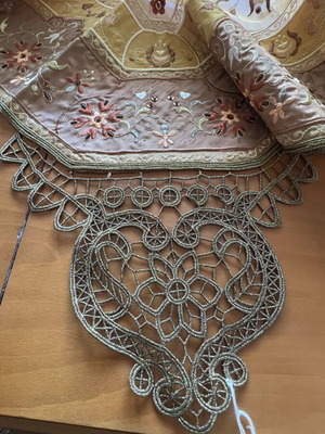 Set of 2 table runners new in box