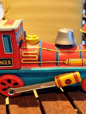 Modern Toys Masudaya Tin Train vintage, made in Japan 1960s, like new, untested