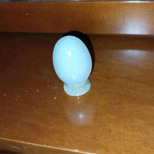 Marble decorative eggs like new, set of 3 with alabaster base