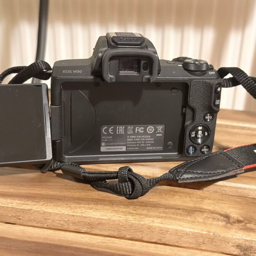 Canon EOS M50 mirrorless like new with EF-M 15-45mm IS STM lens