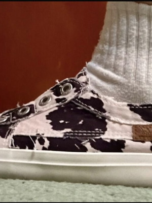 Blowfish Malibu Play women's sneakers like new, Cow Print
