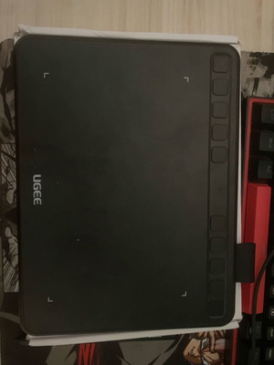 Ugee drawing tablet like new with cables and pen