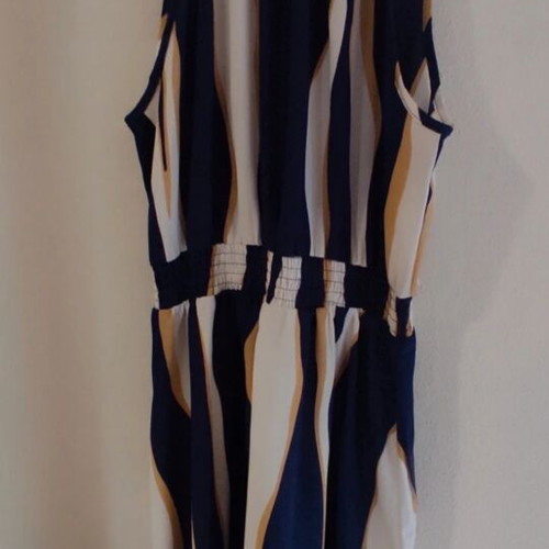 Emery Rose summer dress like new, elastic waist, knee length, white and blue