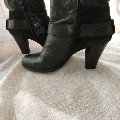 Khrio black leather ankle boots size 38 like new