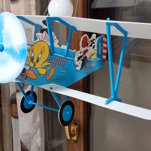 Looney Tunes children's lamp like new with cartoon characters