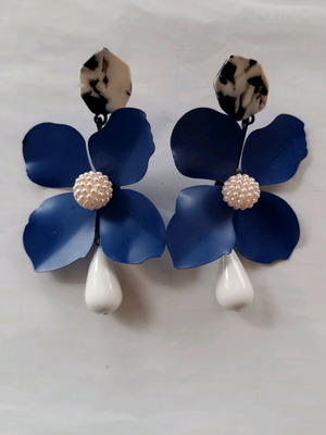 Long flower earrings new with pearls, acrylic and bone-like