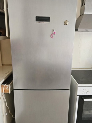 Bosch KGN493IDA Total No Frost Refrigerator Freezer like new 435 Lt Brushed Steel