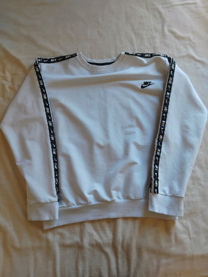 Nike thin sweatshirt without hood like new, white XL kids