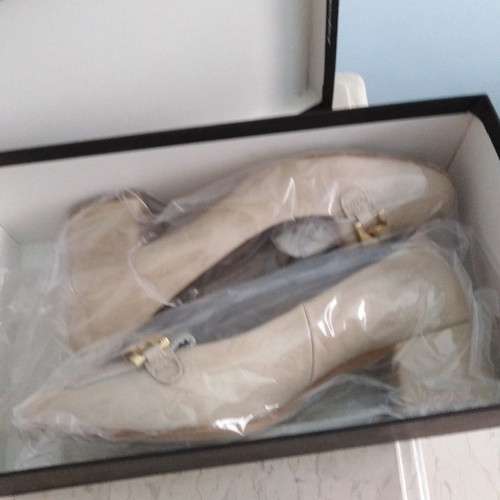 Tsitsivas beige pumps like new, size 38 with heel