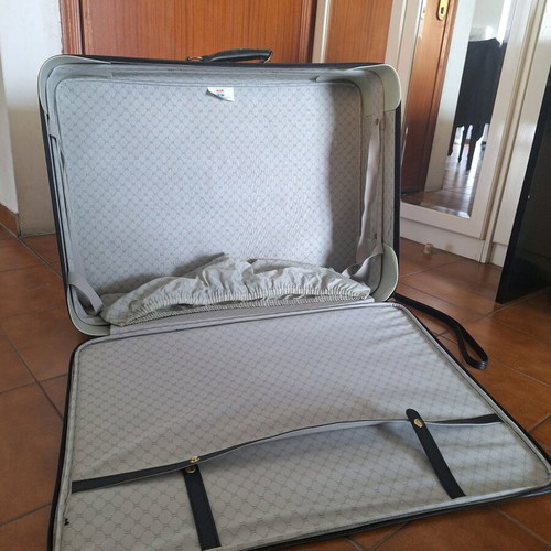 American Tourister vintage suitcase like new, multicolor