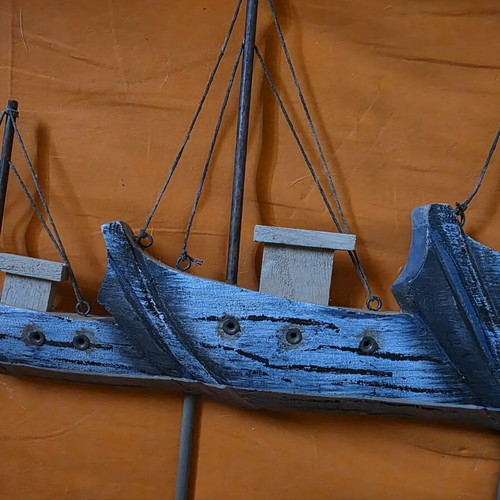 Wall hanger with nautical ship theme like new