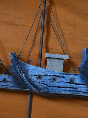 Wall hanger with nautical ship theme like new