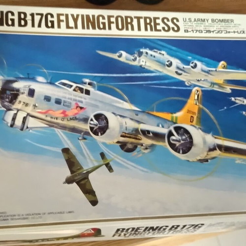 Hasegawa Boeing B-17G Flying Fortress model kit 1/72 scale, 1987 vintage