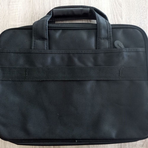 Yuan Cheng black hand shoulder bag like new, 40x30 cm