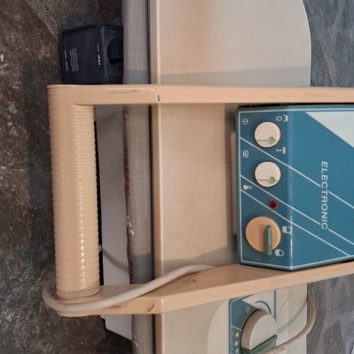 Singer steam press 2500W like new