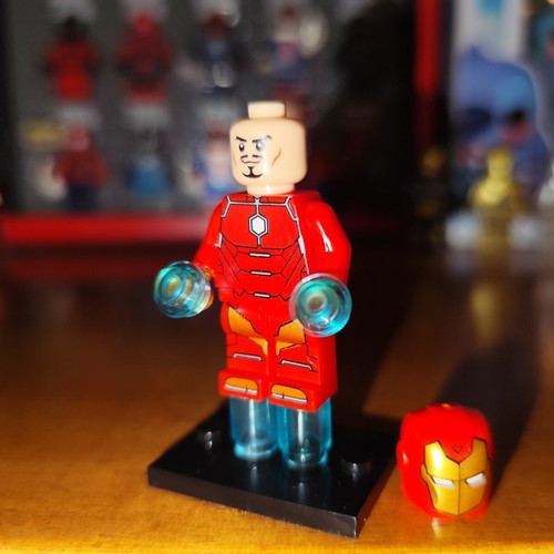 Invincible Iron Man figure like new with accessories