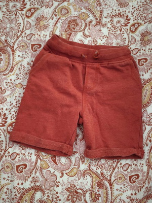 Bermuda shorts for boy size 5 like new