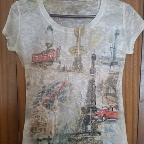 YSATIS short-sleeve blouse like new with Paris design and beads S/M