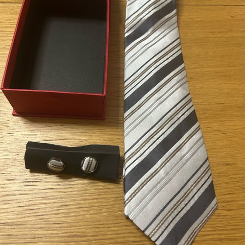 Silk men's tie new in gift box with shirt cufflinks