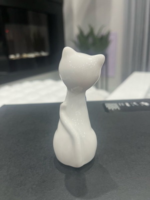 Ceramic cat miniature like new