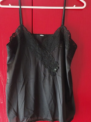 Lace top black size M like new