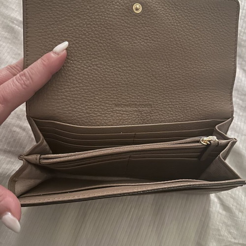 Michael Kors wallet beige, like new