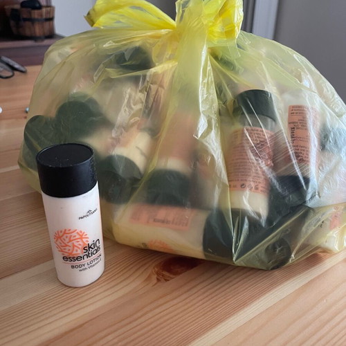 Conditioner bottles for Airbnb like new, pack of 40-60 pieces