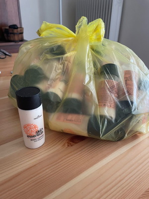Conditioner bottles for Airbnb like new, pack of 40-60 pieces