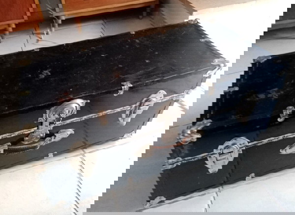 Σιδερένιο μπαούλο αντίκα